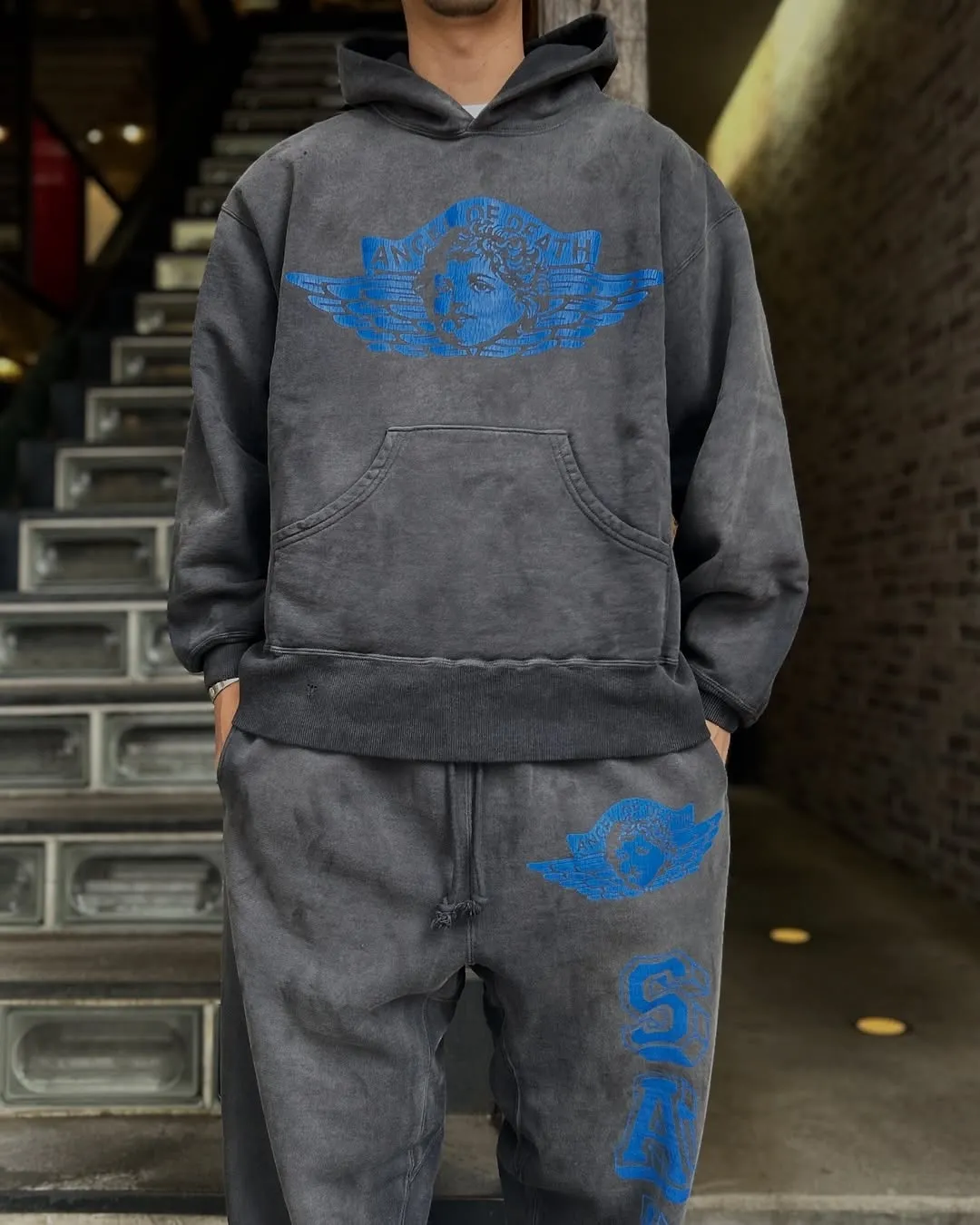 SAINT Mxxxxxx HOODIE/ANGEL/BLK 25 years new angel rebirth washed hoodie, washed black S-XL 25 years new version, revised many times, the version is more pure! Heavy washing water spray fading process, stronger distressing effect, handmade wormhole destruction treatment, genuine level distressed crack printing
